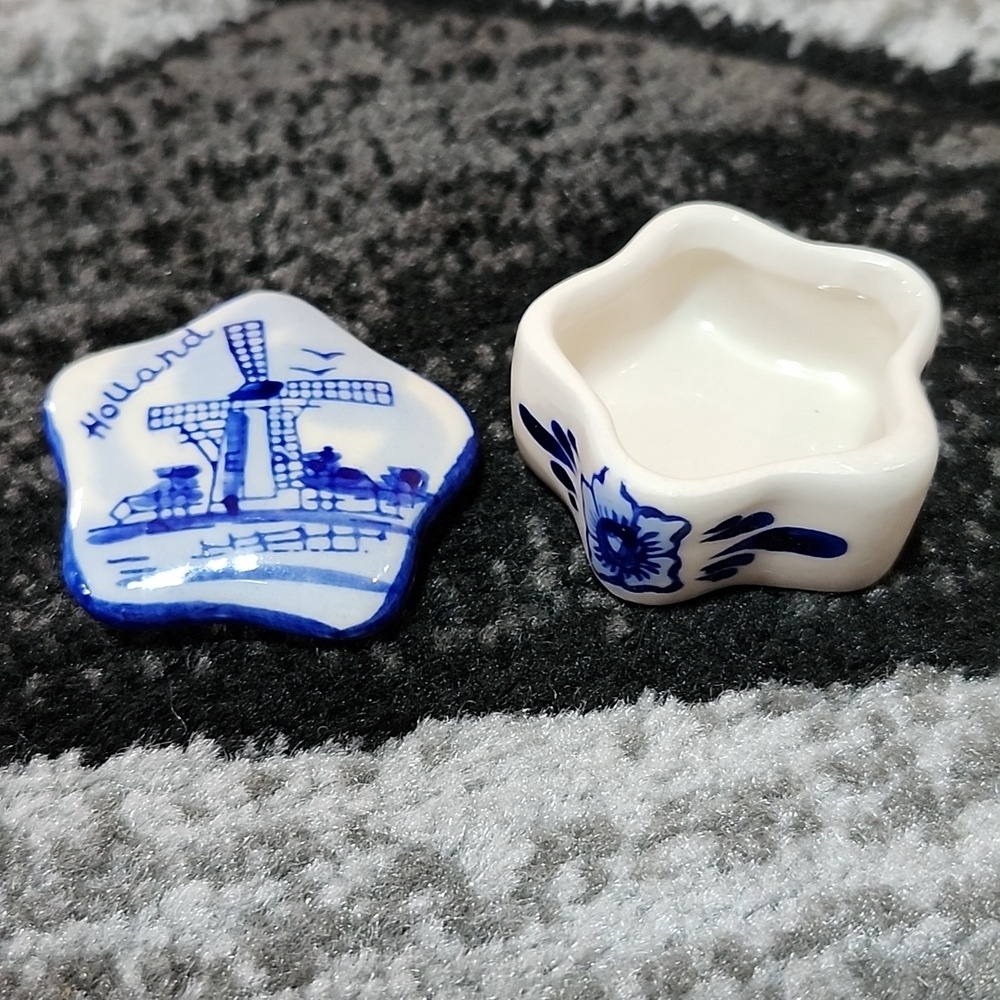 VINTAGE MINI DELFT BLUE HAND-PAINTED DUTCH HOLLAND CLOGS & WINDMILL TRINKETBOXES - Picture 8 of 14